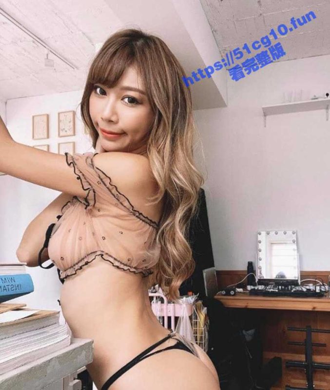 IG 19万粉丝网红博主 菜菜子 直播内衣秀-51吃瓜网