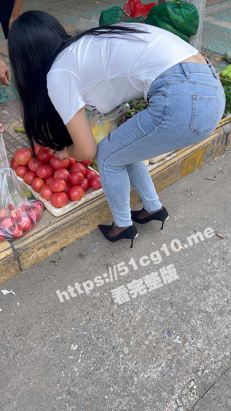 会喷水的亲姐姐 姐姐穿开档丝袜出门陪她买菜 想入非非 裤里丝真的太绝了 回家长枪直入蜜桃嫩鲍 榨射精汁 - 51吃瓜网-51吃瓜网
