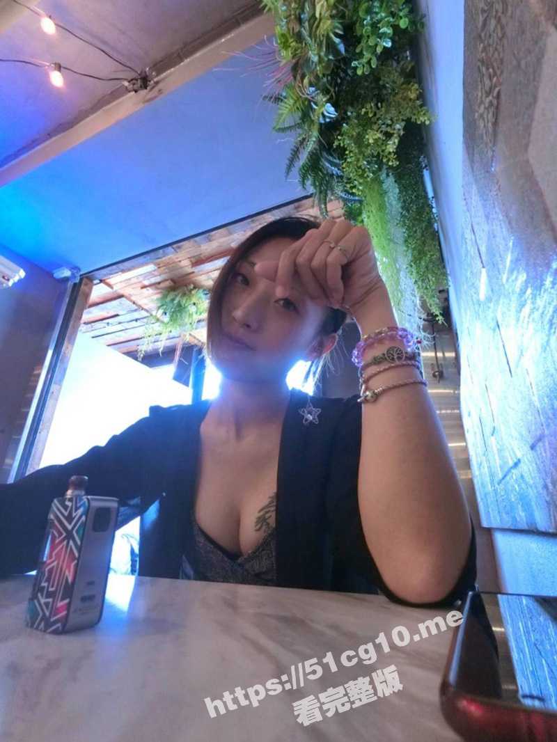 怀孕7.8个月忙着出来赚奶粉钱！舌钉背纹拽妹很疯狂 完全不受大肚子影响 一镜到底全程露脸！ - 51吃瓜网-51吃瓜网