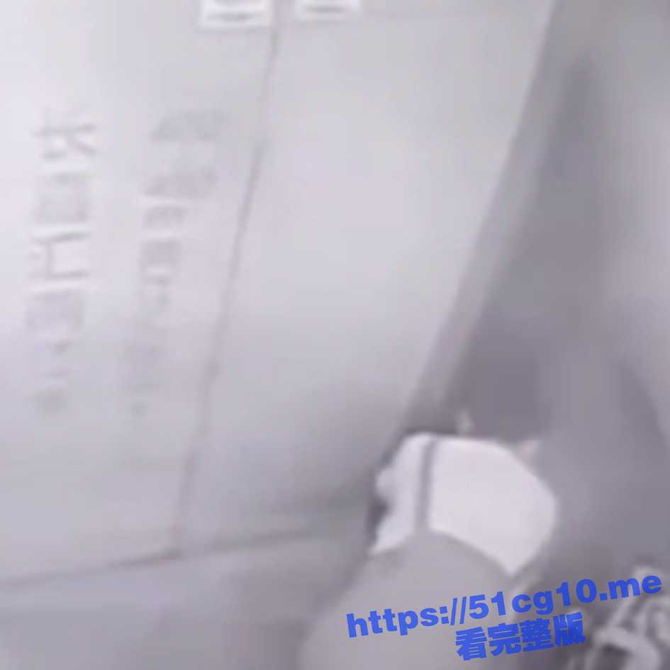 监控拍下 重庆一女子电梯内产子后 将婴儿扔进垃圾桶后若无其事的离开现场 - 51吃瓜网-51吃瓜网
