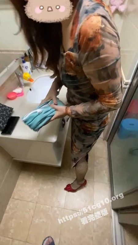 趁妹妹不在家 让妹夫好好发泄一下！大姨子主动穿旗袍勾引妹夫操她骚穴 无套内射夹住妹夫给的精液！-51吃瓜网