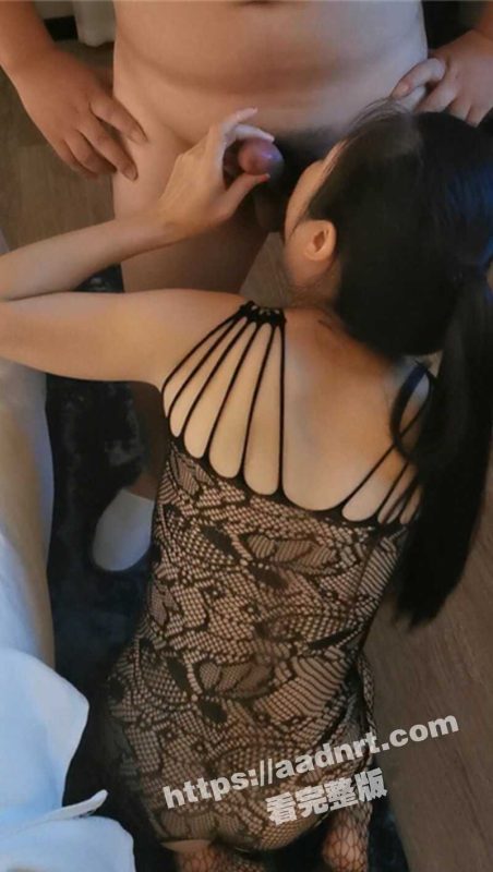 极品美乳淫妻 嫂子爱露出 性爱私拍，金凤战双屌轮番抽插爆操骚逼嫩穴，骚嫂子越来越难满足了-51吃瓜网
