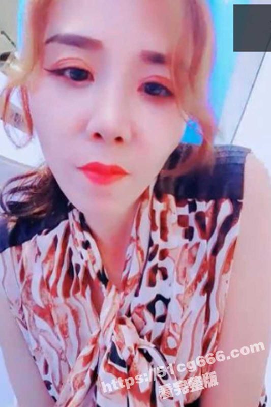 服饰店老板娘户外大胆露出调教捆绑 商场内裤逼夹大黑牛抠逼自慰超刺激的合集！骚样百出！-51吃瓜网