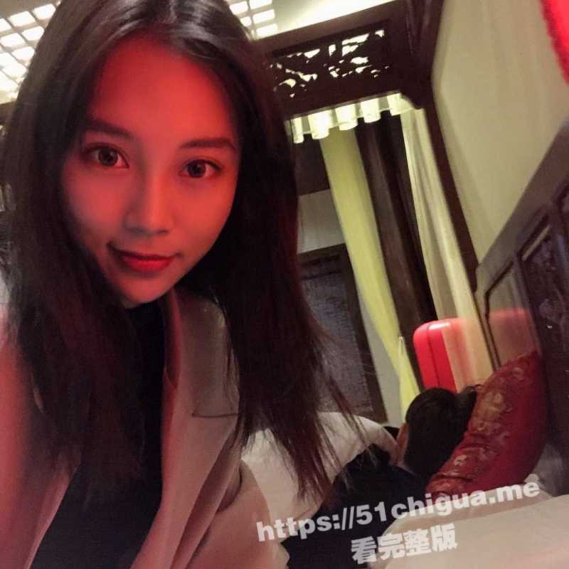 杭州顶级美女 Lisa 露三点吃鸡自拍泄密！脸蛋超漂亮全身雪白 阴毛特别浓郁一看就是性欲强的骚女！-51吃瓜网