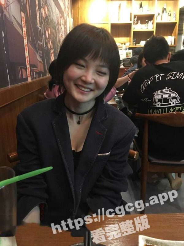 校花美女 刘璐 与金主爸爸的性爱日常 穿各种情趣内衣和丝袜 卖力给金主口爆 还要被无套爆操！-51吃瓜网