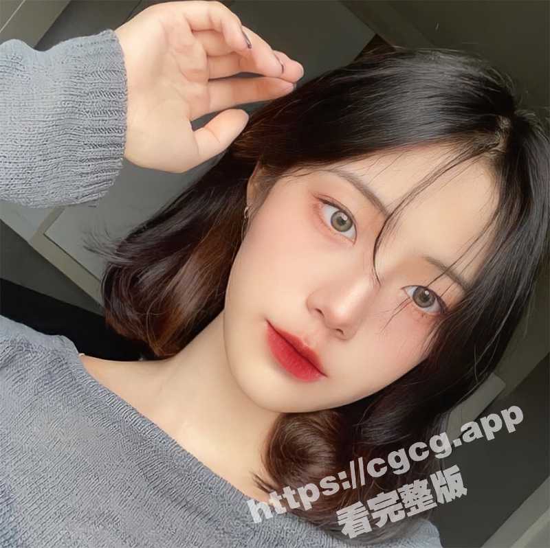 超高颜值大学生校花 被渣男PUA 私拍大尺度照片和自慰视频 在地上爬 抠逼 完美露脸 实在太顶了！-51吃瓜网