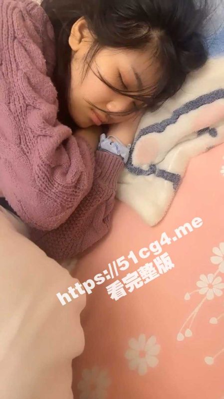 渣男半夜带好兄弟回家玩女友 在睡梦中的女友被拉起来强行玩人肉三明治 多根鸡吧轮流交替 插得白浆四溢-51吃瓜网