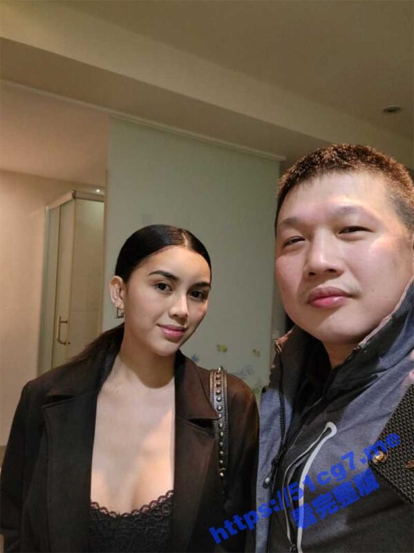 推特 台湾 健身肌肉帅哥 靠叫鸡拍摄视频贩卖赚钱的达人 辉哥 付费资源视频-51吃瓜网