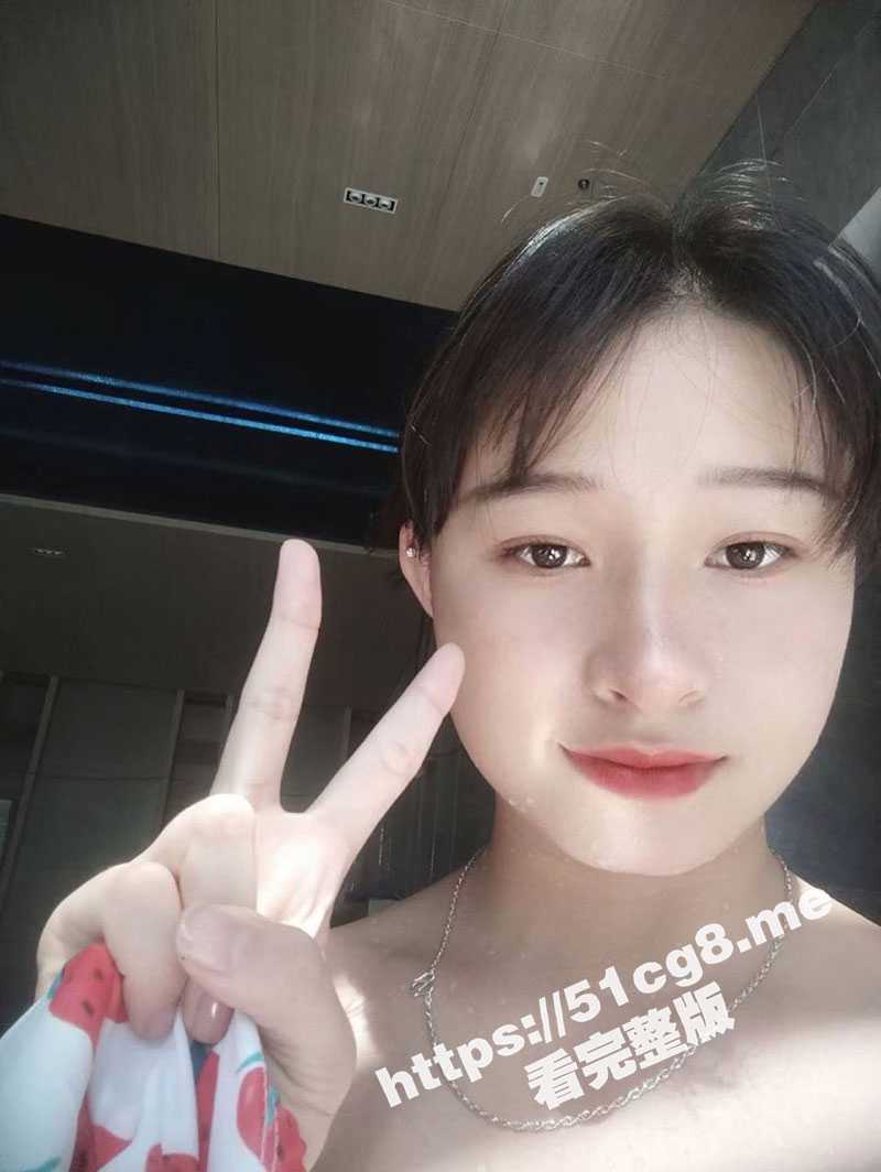 江西财经大学 表面清纯可爱的女神 谢雨婷 背地里却是一个反差拜金女 主动被金主爸爸灌醉了带回酒店随便玩弄 - 51吃瓜网-51吃瓜网