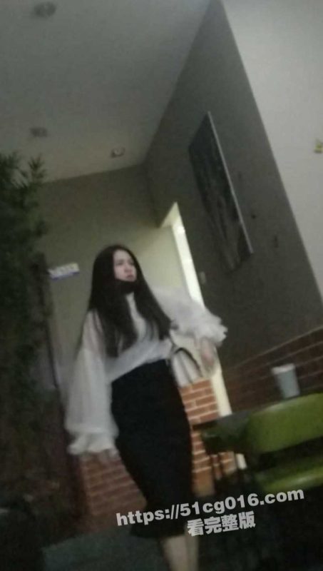 厕所偷拍有惊喜！年轻妹子看片来感觉了 跑到厕所偷偷自慰 视频流出!-51吃瓜网