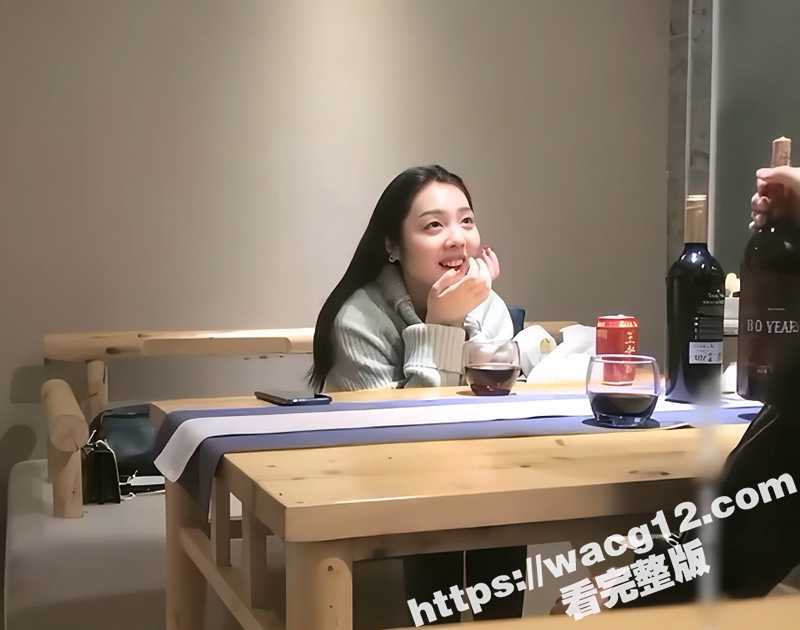 灌醉极品大学校花 强推扒光掰开美腿 强行插入抽插打炮 刚开始还不愿意酒劲上来 直接上位骑乘-51吃瓜网