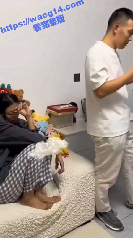 老公把小三带到家里 被原配现场抓住 还穿着原配的裤子 屋里遍地都是卫生巾和避孕套！-51吃瓜网