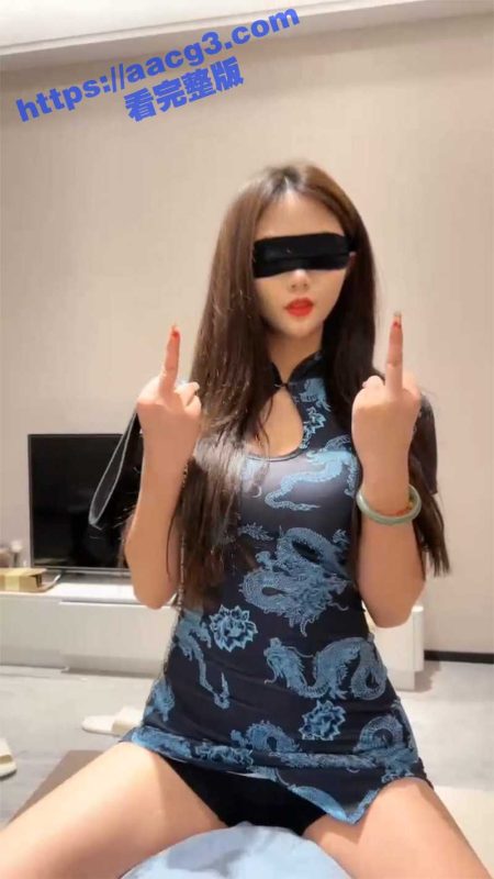 同时调教两母狗 双女互相接吻交互唾液 舔脚踩踏狗爬抽打 画面相当的香艳 你更喜欢哪条母狗呢-51吃瓜网