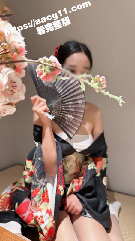 海角 会喷水的姐姐 继汉服后再让姐姐穿和服狂舔潮喷 尿液全部吞下 真是人美逼遭罪啊！-51吃瓜网