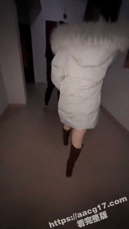 真实记录家庭夫妻淫趴 打扑克老婆当筹码!看看是怎样的牌型能赢得美娇娘!最终群P淫乱大战现场!-51吃瓜网